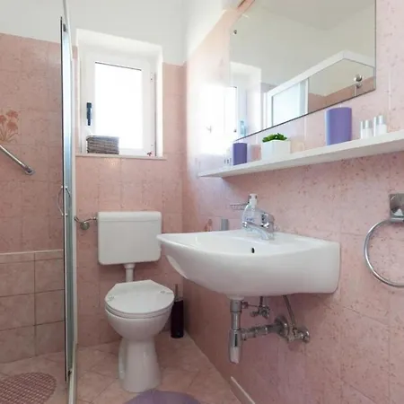 Iveta - Two-bedroom With Terrace And Sea View Daire *