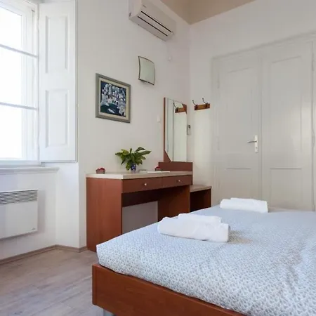 Daire Iveta - Two-bedroom With Terrace And Sea View