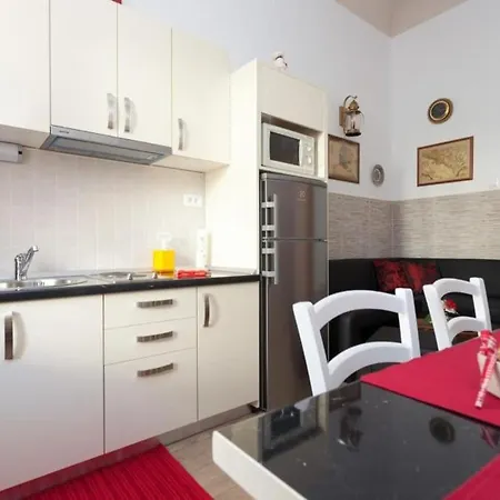 Daire Iveta - Two-bedroom With Terrace And Sea View
