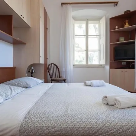 Daire Iveta - Two-bedroom With Terrace And Sea View