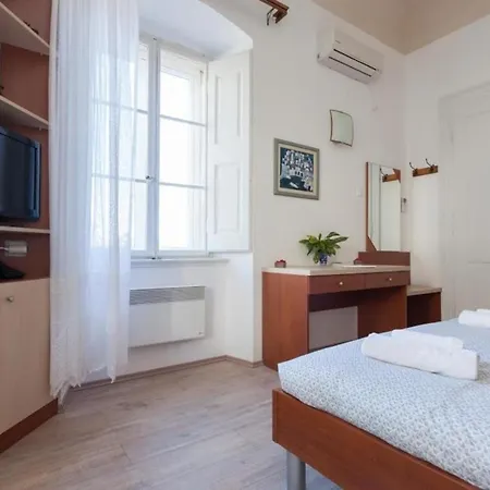 Iveta - Two-bedroom With Terrace And Sea View דוברובניק