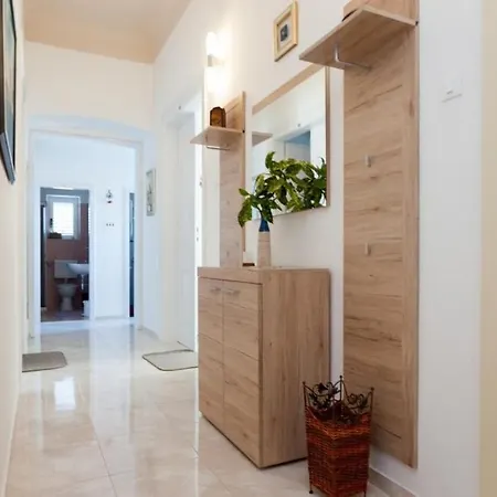 Daire Iveta - Two-bedroom With Terrace And Sea View